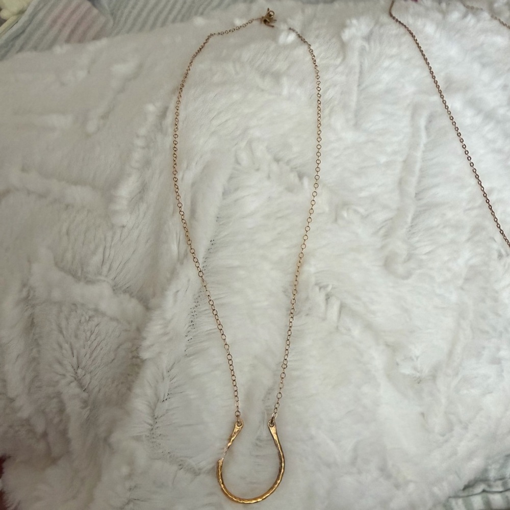 Horse shoe Gold Pendant Necklace Dainty Horseshoe